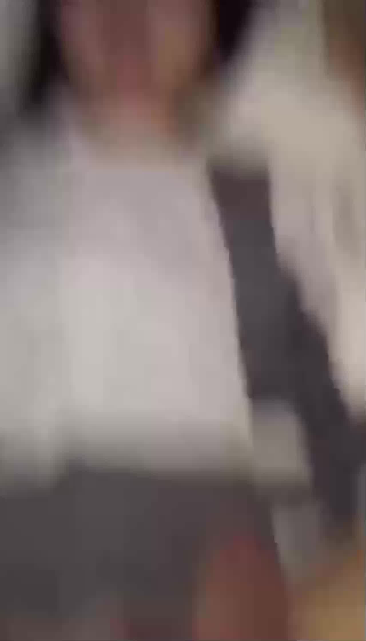  淫荡骚逼喊着要吃，全部射嘴里 的剧照2