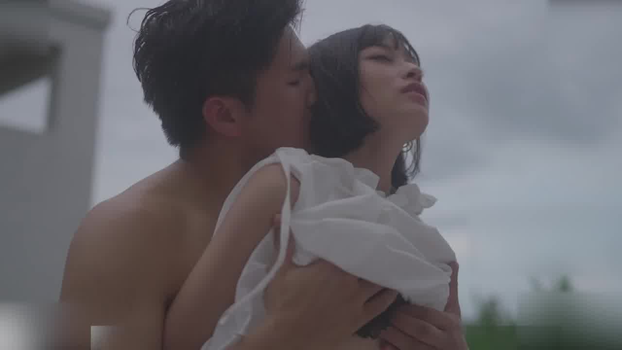  爱豆传媒 心萱 放浪弟弟欲求不满的三人行性体验 的剧照7