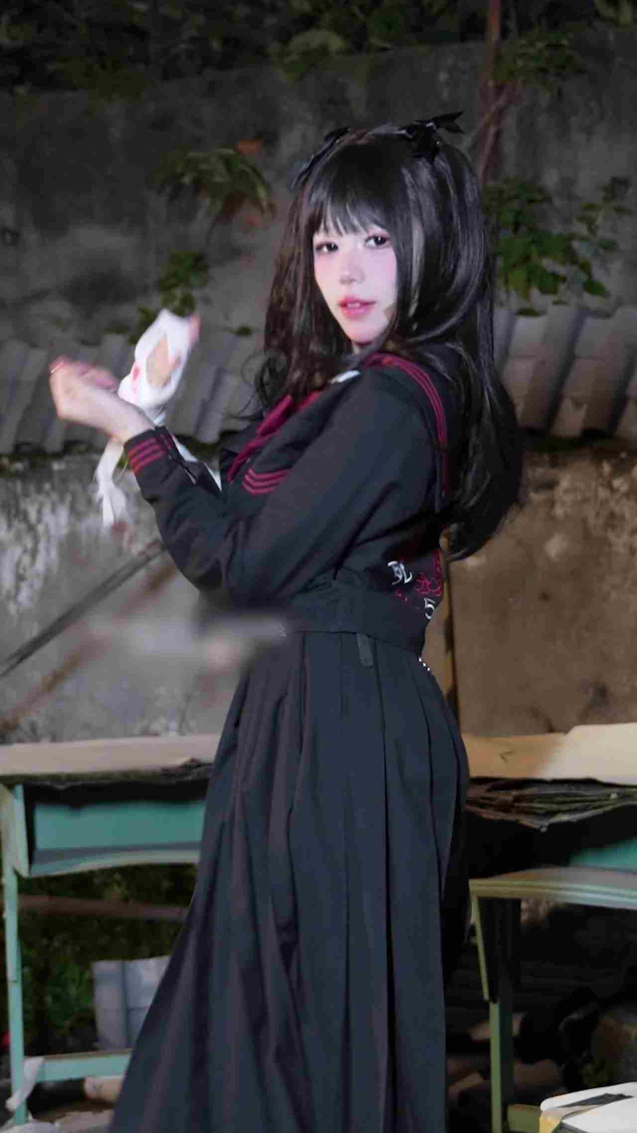  无限观看小恶魔系美少女扭腰 的剧照1