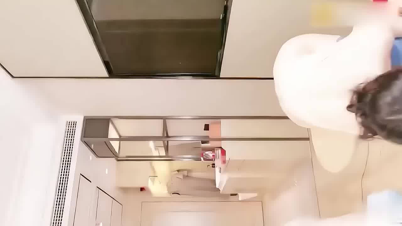  网红李莹跟榜一土豪一对一视频流出超粉骚穴呻吟玩弄 的剧照4