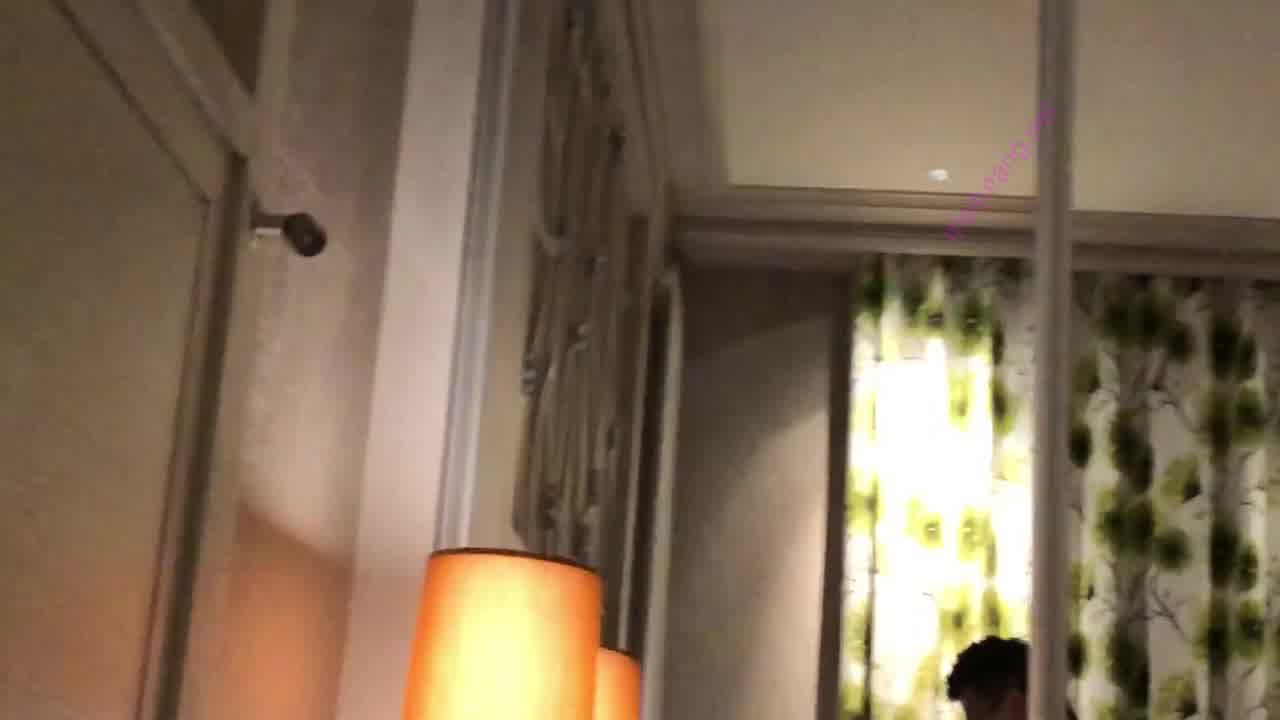  女友吃鸡巴的视频流出 的剧照3