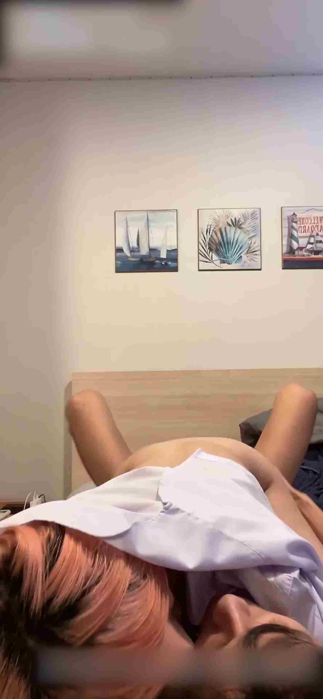  【情侣流出】骚气橘发小女友 的剧照4