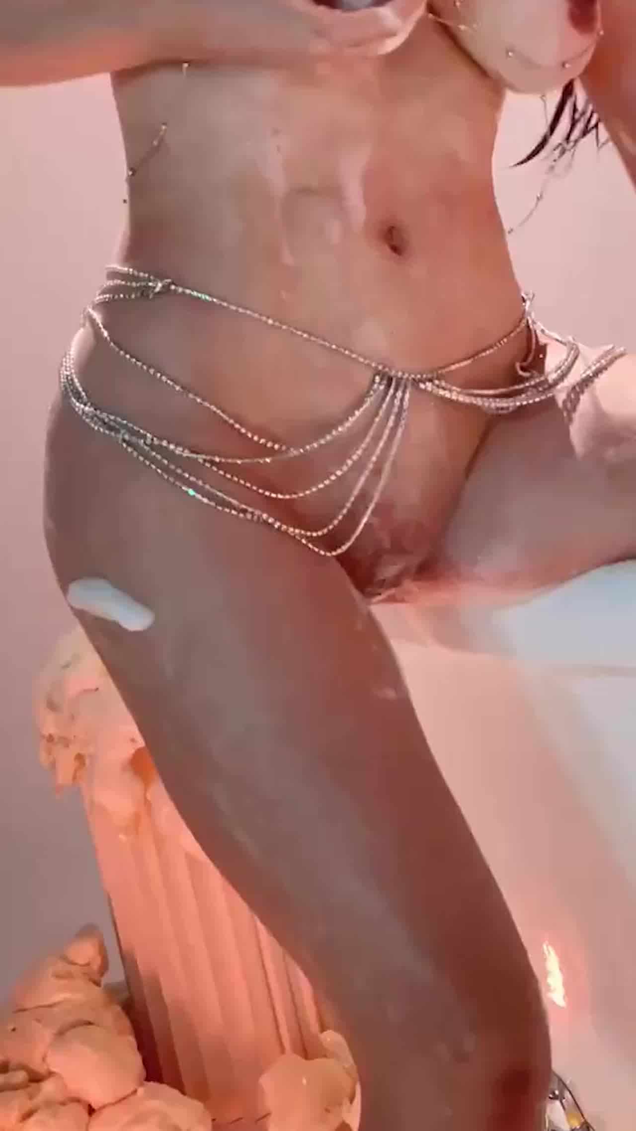  超诱惑身材 自摸露点 撸管专用 的剧照6