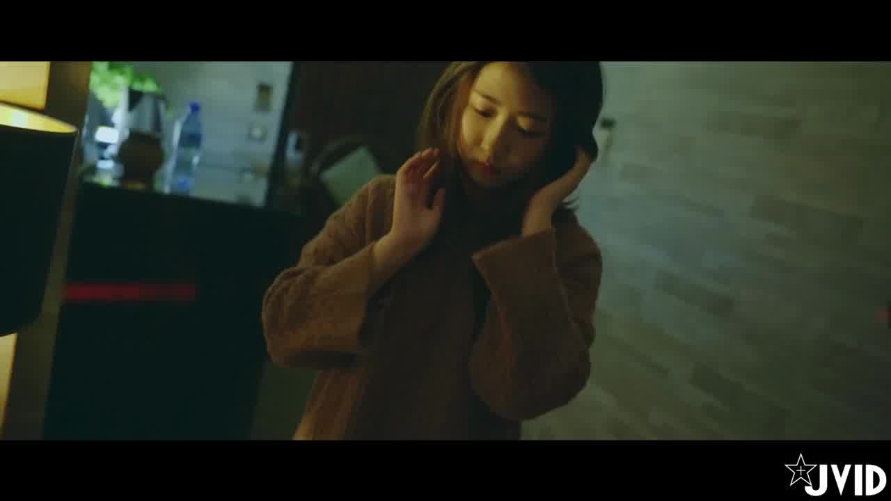  jvid 美乳女神肉包 性爱gber叫车性体验 的剧照6