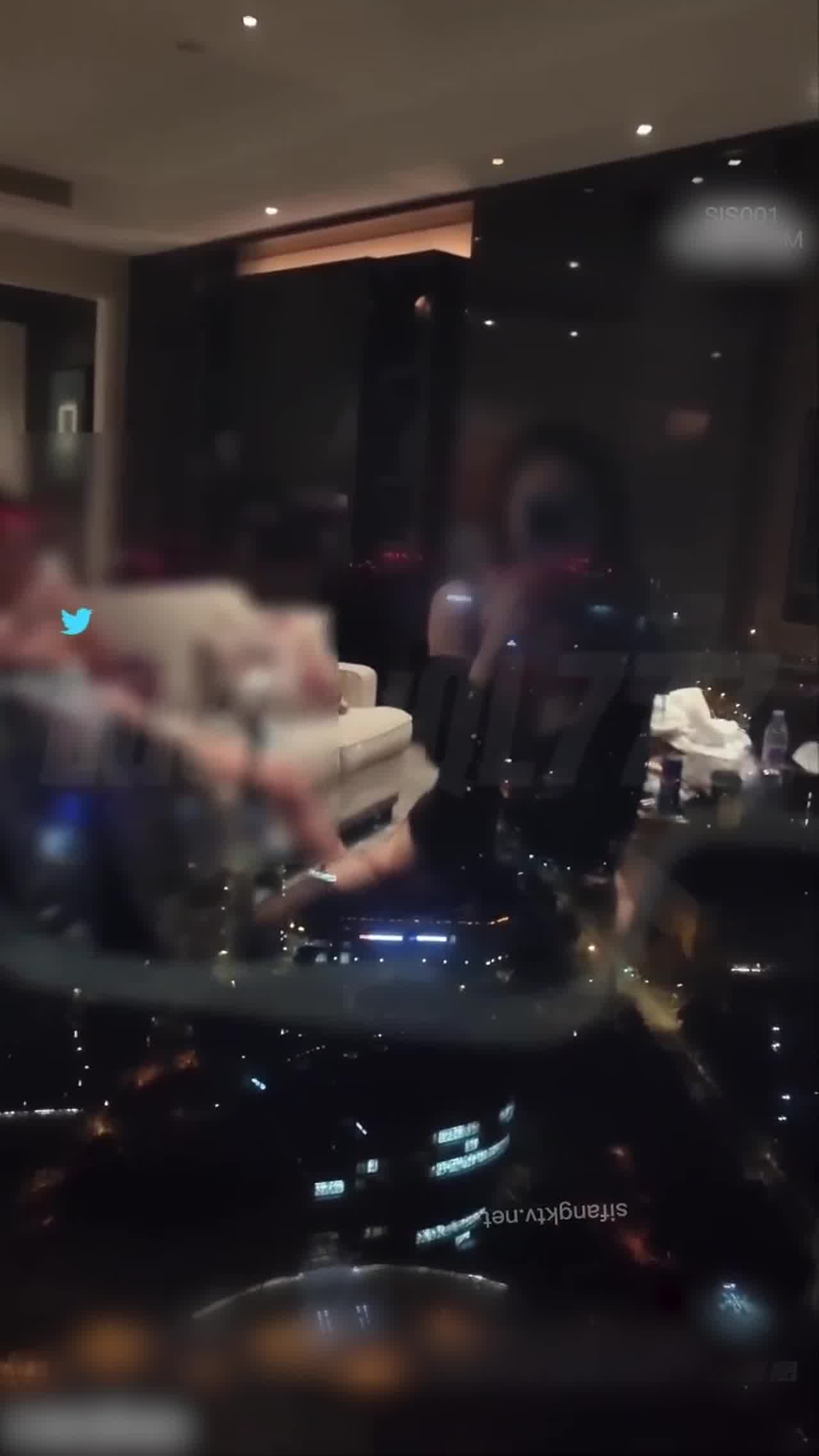  极品反差婊 绿帽大神反差淫妻 Lucky 约炮成瘾 的剧照10