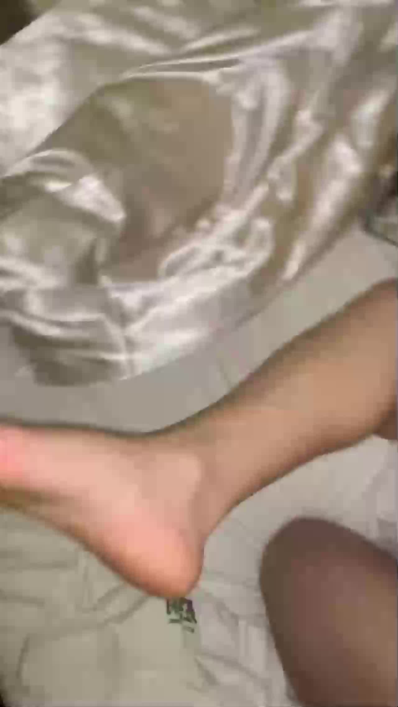  无套露脸极品淫荡少妇疯狂抽插骚穴第一视角 的剧照5