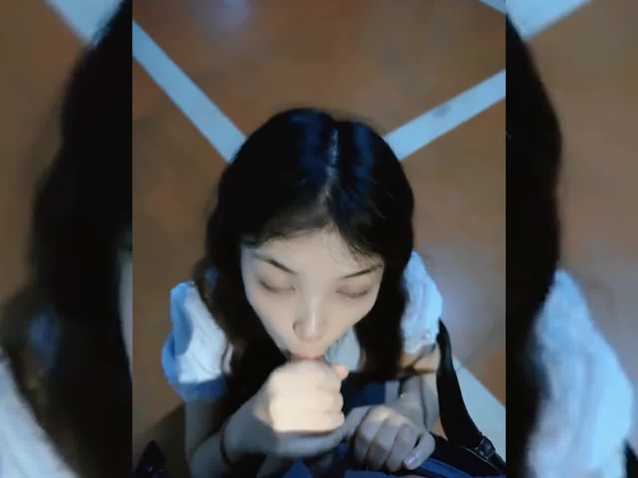  清纯女大生 口交起来象是交过很多任男朋友了 的剧照7