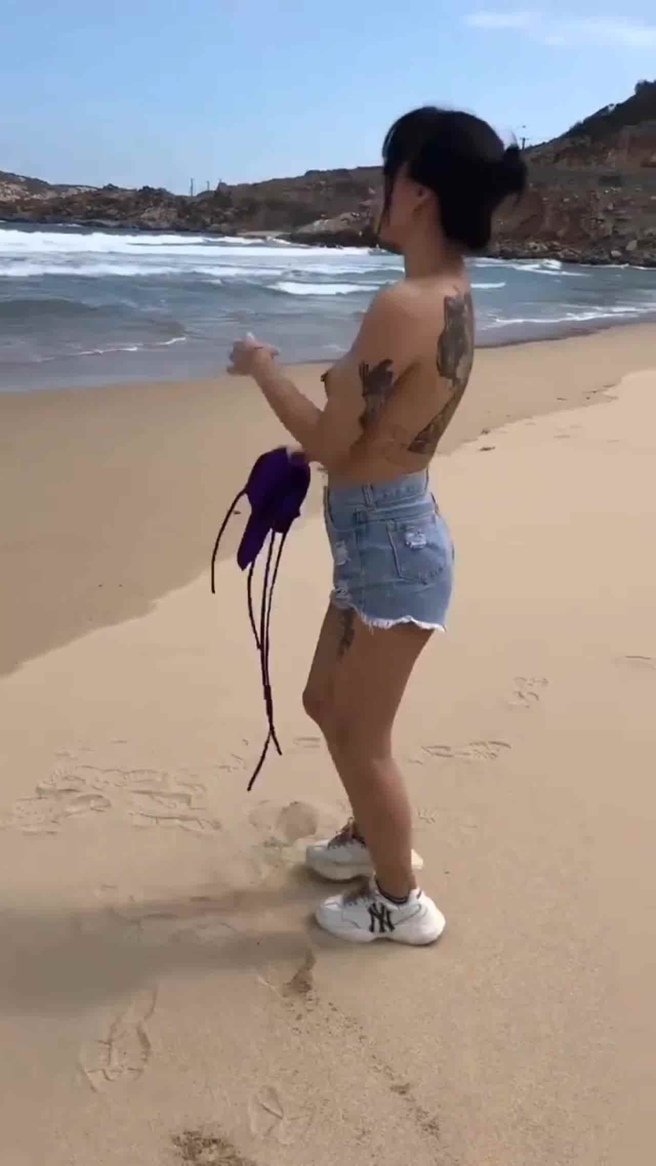  假期没上班，去海边吹吹风 的剧照7