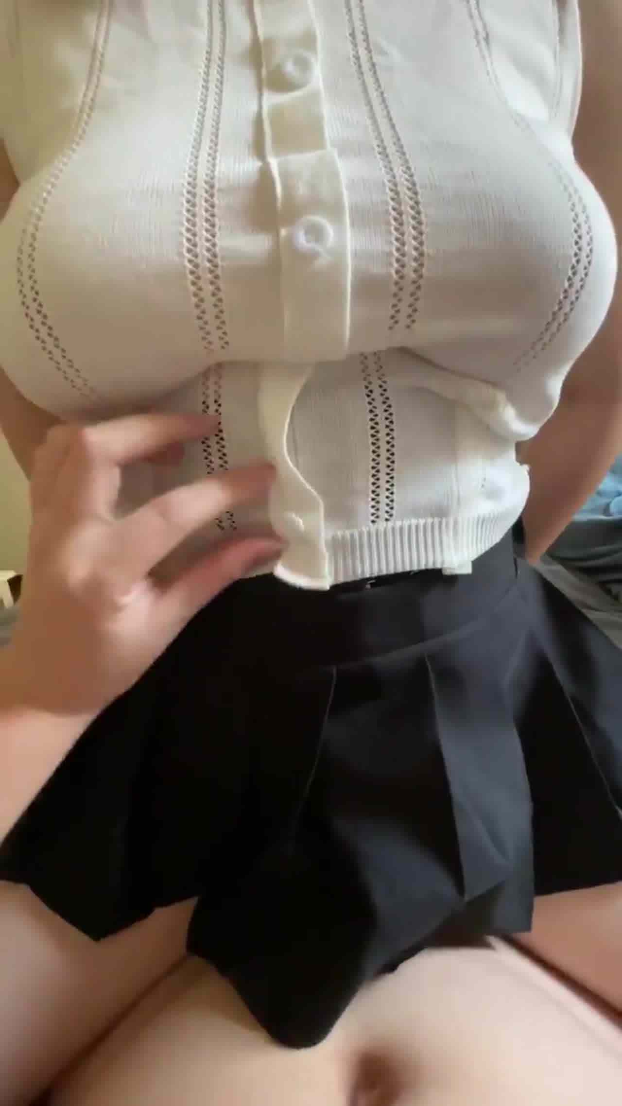  摸阿摸阿大大大勒勒 的剧照5