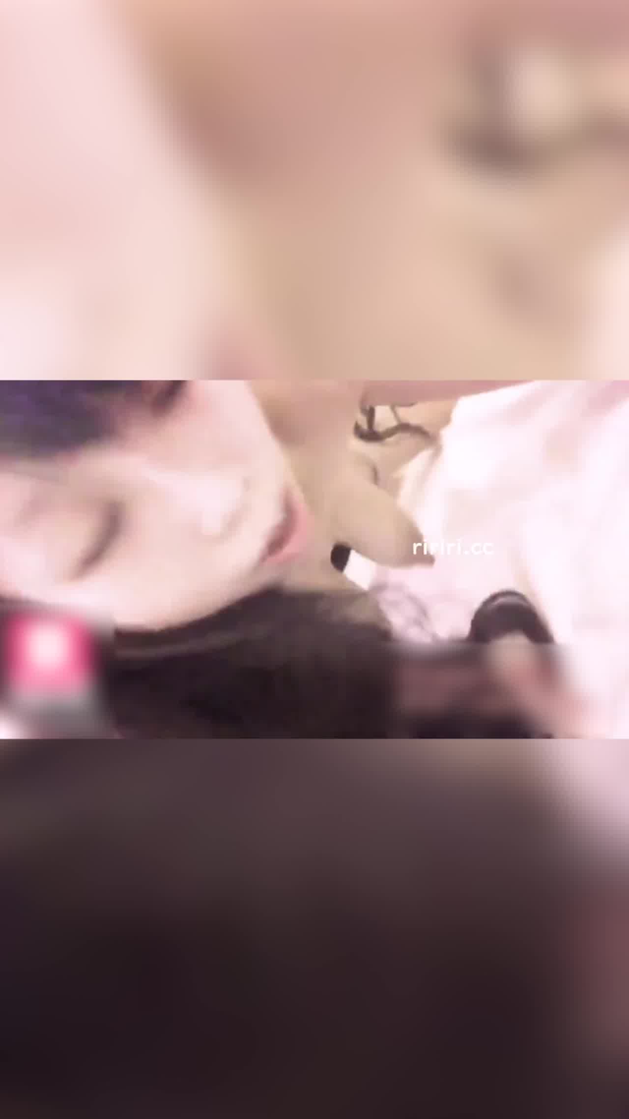  后入自拍闷骚奶妹淫水真多 的剧照8