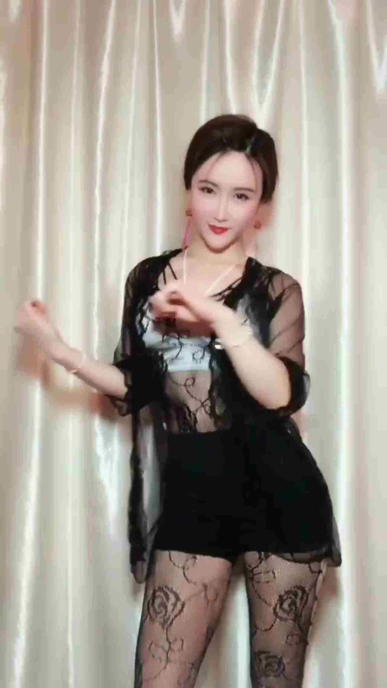  热舞热舞 的剧照4