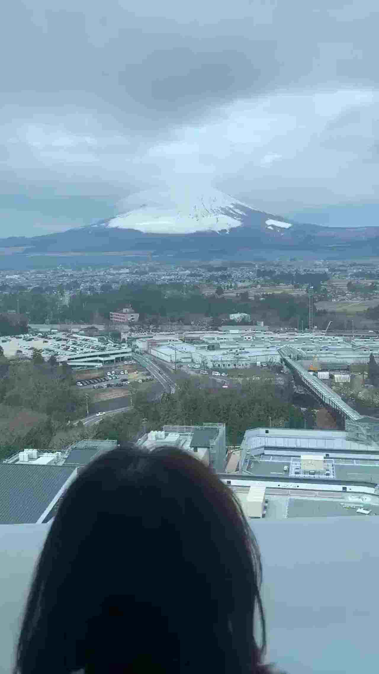  落地窗边后入 的剧照7