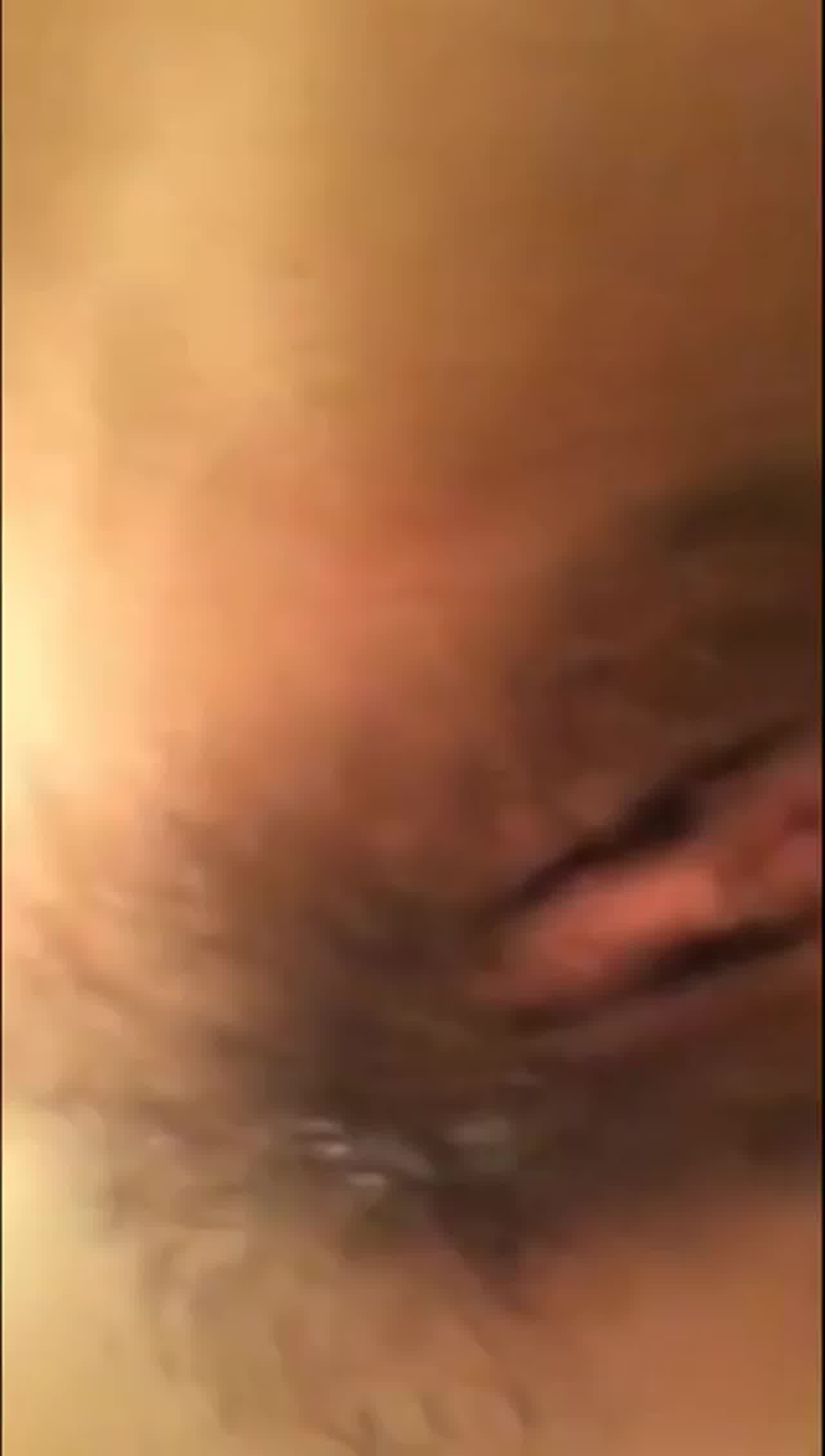  S级美女网红女主播穿上不同的情趣内衣拿假鸡巴热舞给你看 的剧照1