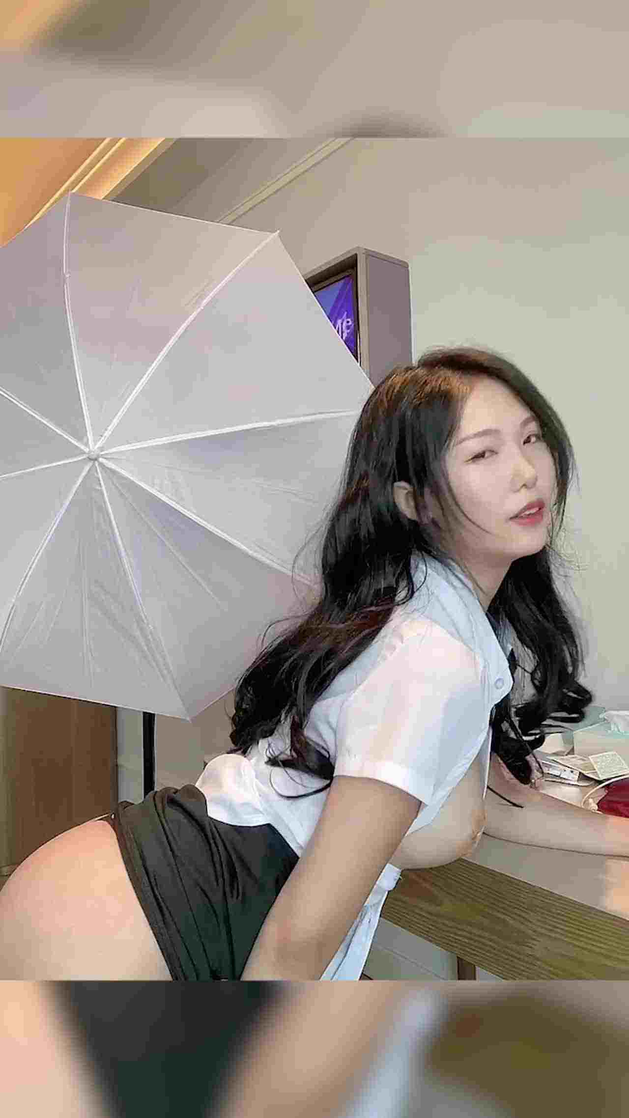  少妇诱惑真的骚！ 看的我鸡巴好痒！ 的剧照5