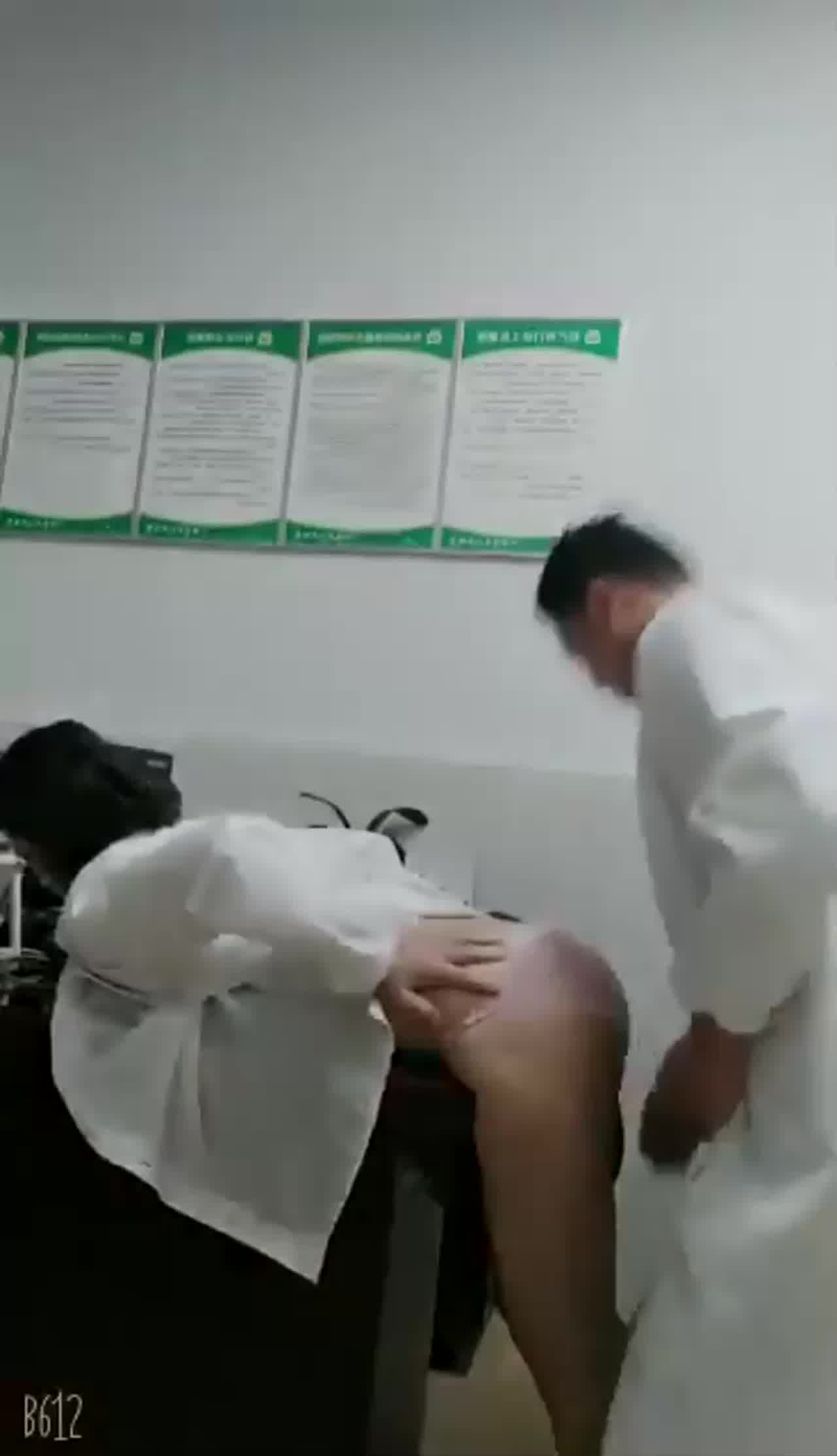  某院主任医生与女护士办公室淫乱泄密流出 的剧照10