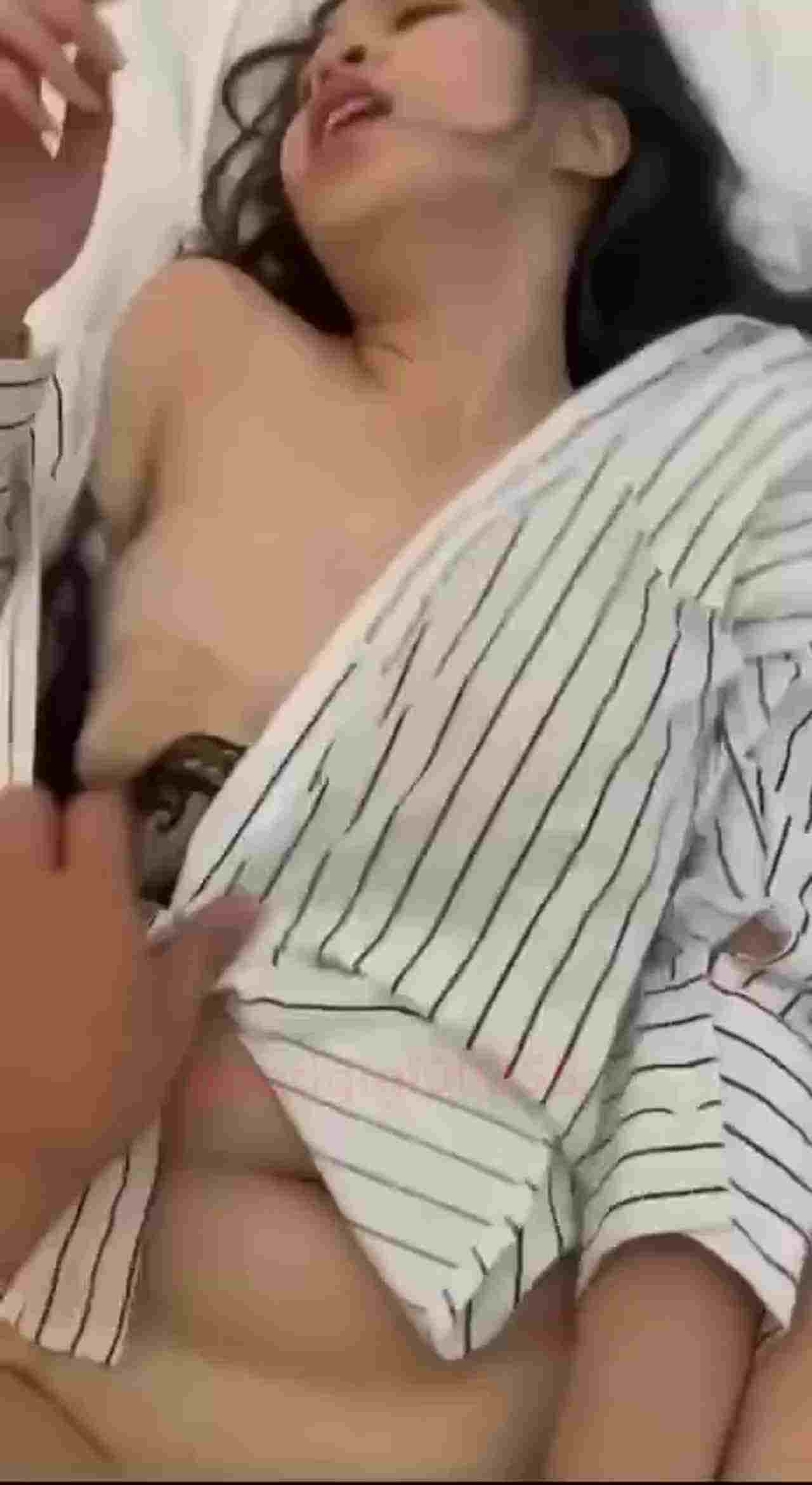  星x克店员正妹 享受打炮过程被渣男流出 的剧照5