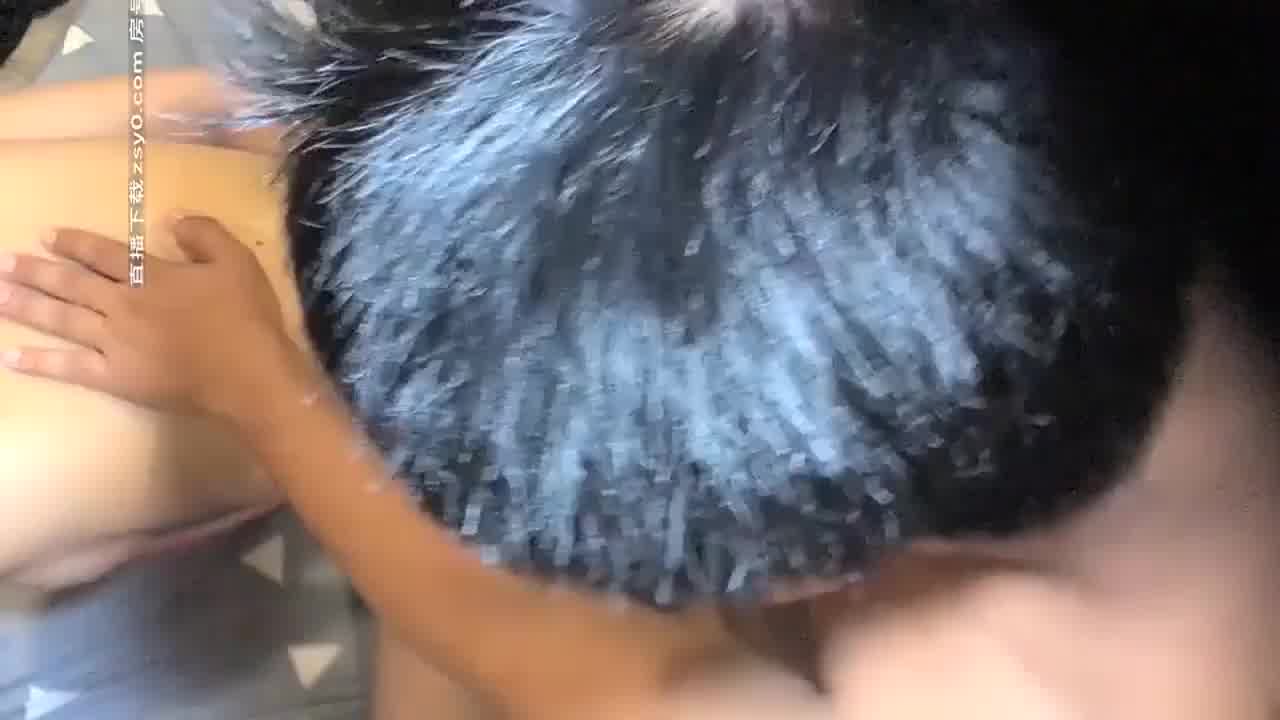  房间里的骚母狗被大屌哥SM调教，非常听话被大哥肆意爆操 的剧照7