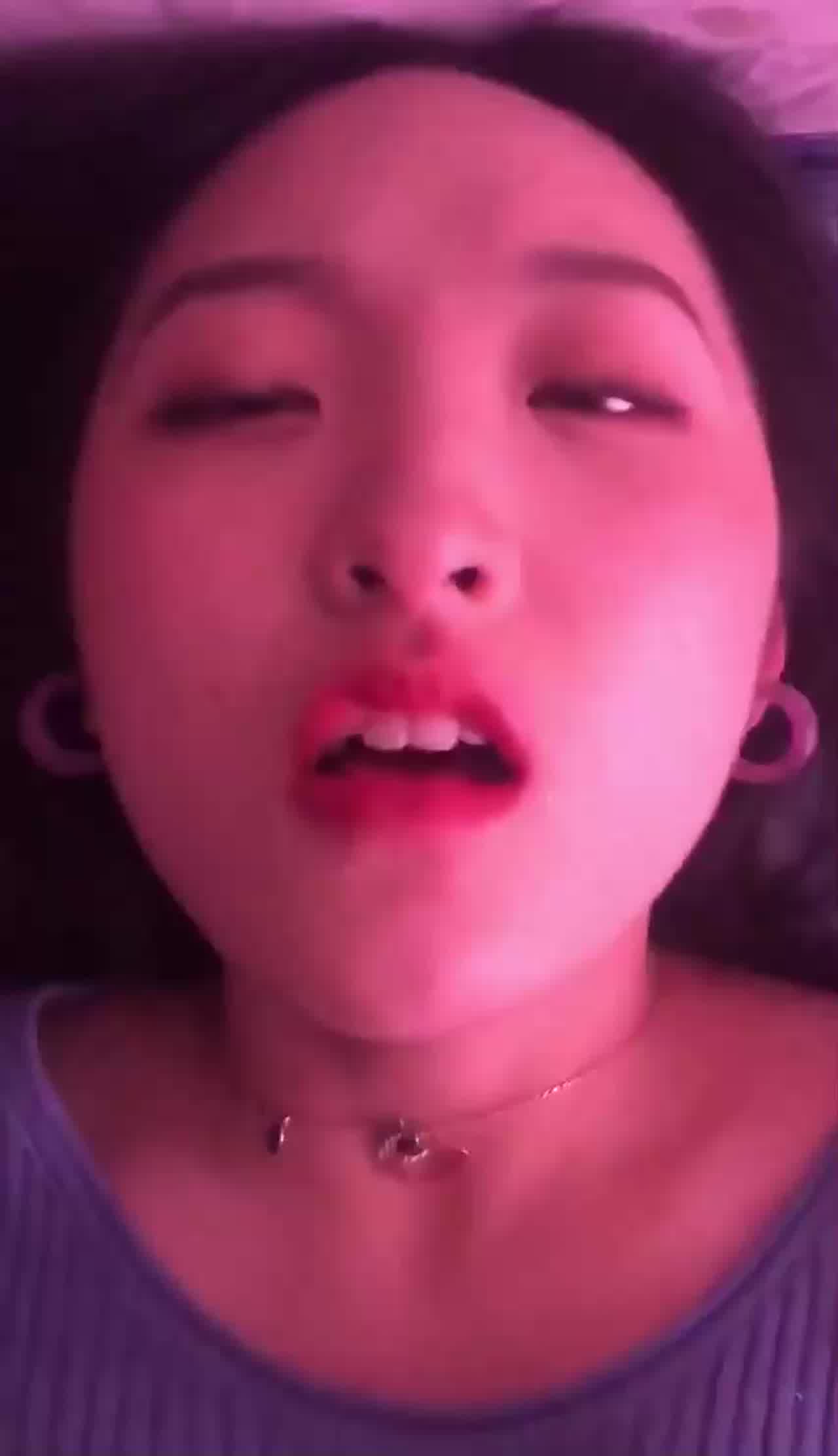  很骚的学生妹还是白虎哦，被肏得淫荡放声叫床，就是要这样艹才过瘾！ 的剧照9