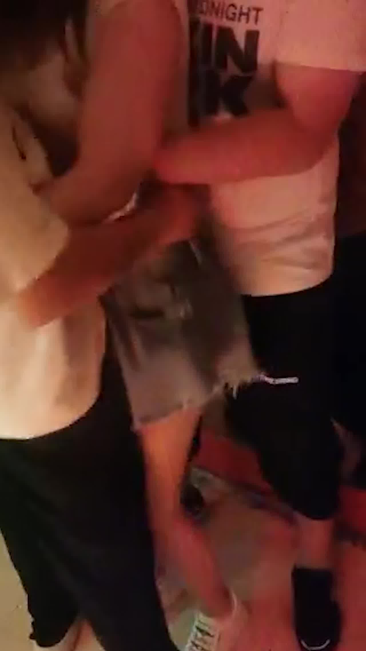  不好意思，老头请别再抓奶了 的剧照5