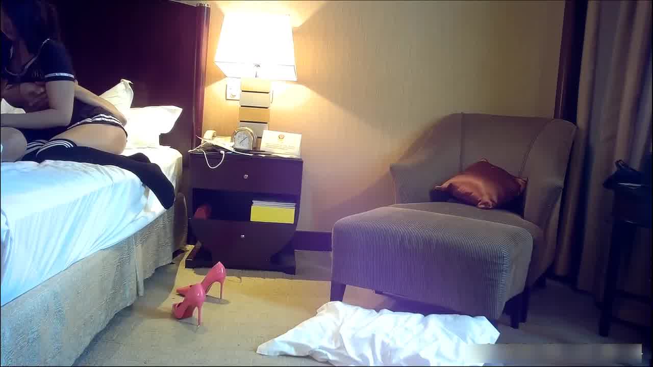  91大神酒店找了个18岁大奶学妹口内发射 的剧照5