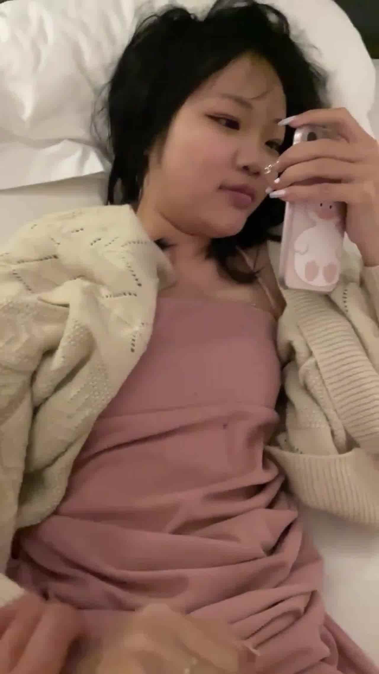  骚屄翘臀抽插一直叫 的剧照1