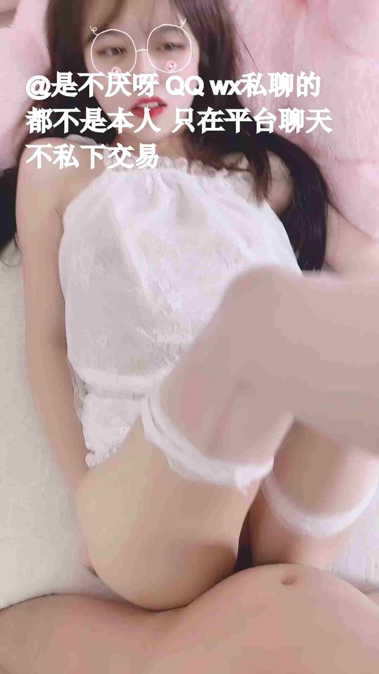  乖乖女的蜜穴又润又紧 的剧照10