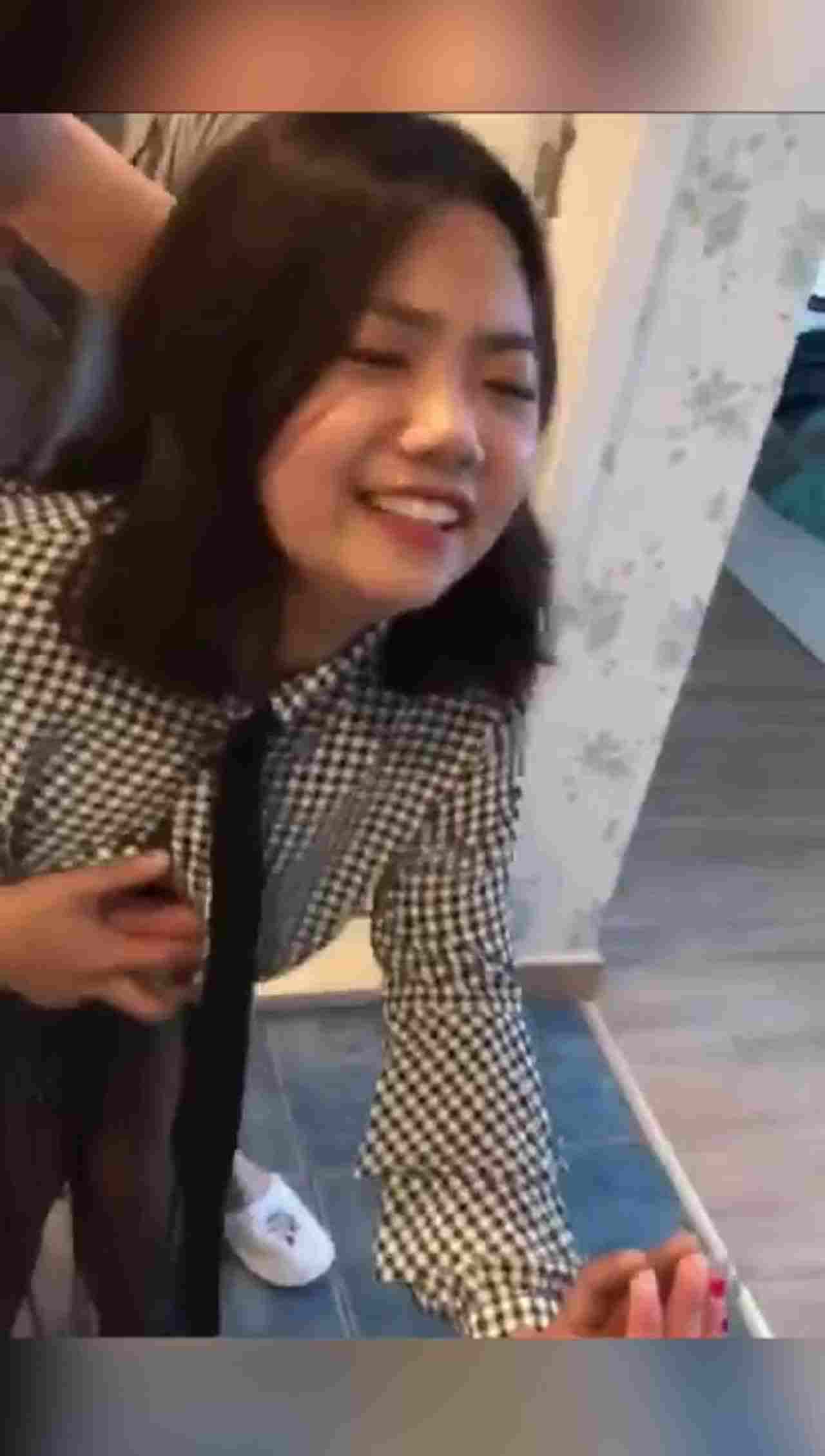  真实! 爱猫大学生性爱自拍 的剧照9