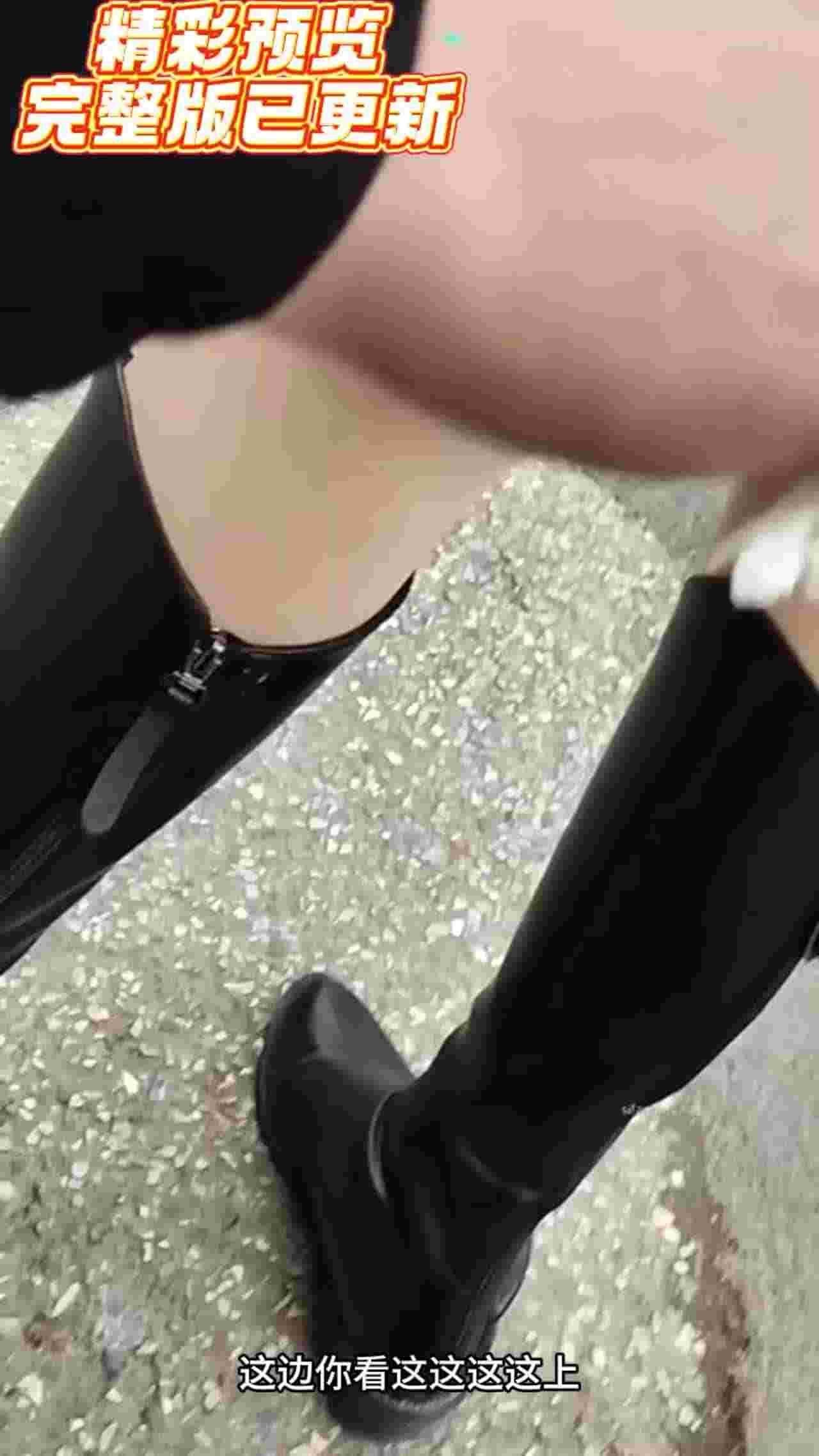  【重磅黑料】户外大神尾随美女，掏出鸡巴就对臀部喷射精液！：美女不好意思弄了点奶在你腿上，借机摸大腿。 的剧照6